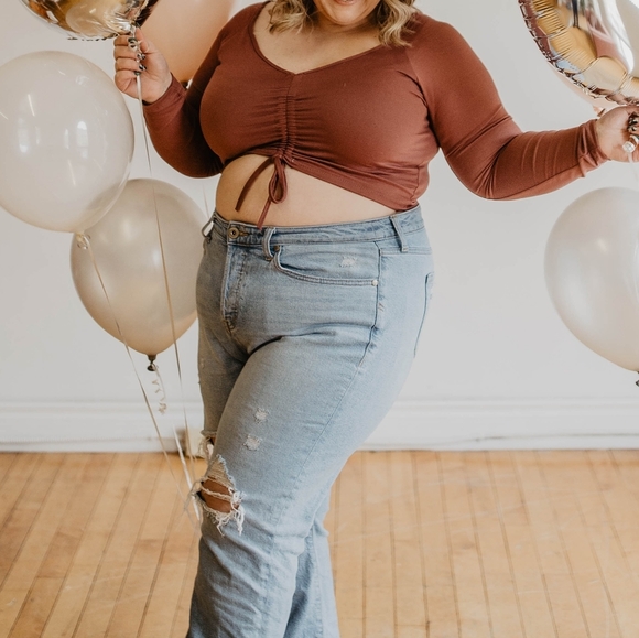 NWT CAPELLA - Ruched front LS Top - Picture 2 of 7